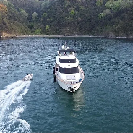 Ayem Yachting Botel *