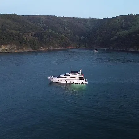 Botel Ayem Yachting *