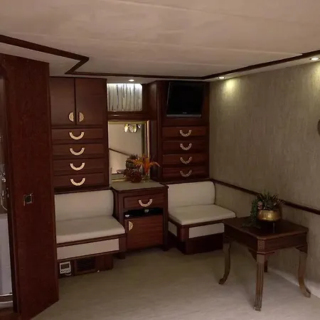 Botel Ayem Yachting