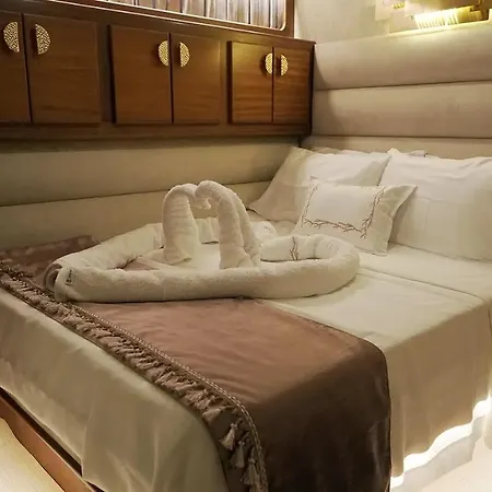 Ayem Yachting Botel *