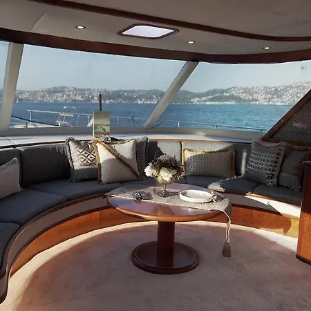 Ayem Yachting Botel *